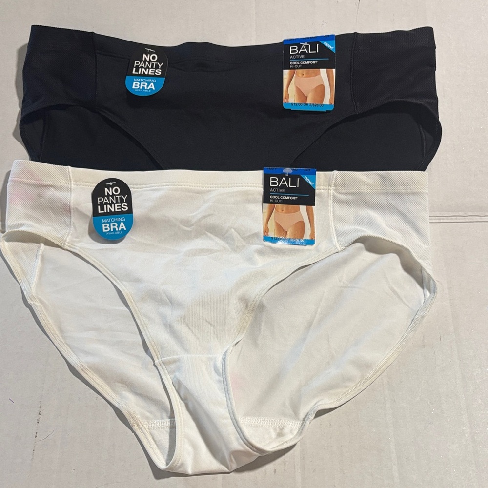 Bali Seamless Black and White Briefs